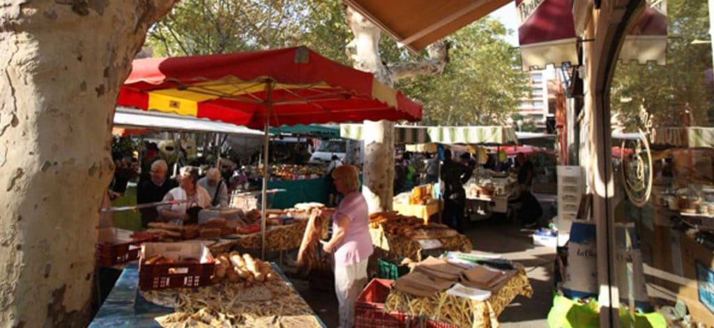 Le marché de Montchat - quartier calme du Relais de Montchat